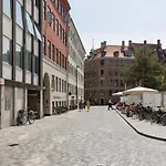 شقة Large 4 Bedroom With Balcony & Bathtub In Cph