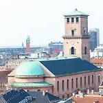Large 4 Bedroom With Balcony & Bathtub In Cph شقة