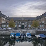 شقة Large 4 Bedroom With Balcony & Bathtub In Cph كوبنهاجن