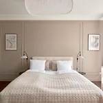 Large 4 Bedroom With Balcony & Bathtub In Cph شقة *