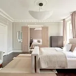 Large 4 Bedroom With Balcony & Bathtub In Cph شقة *