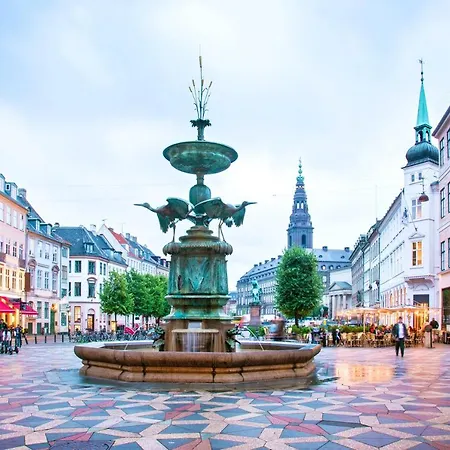 Large 4 Bedroom With Balcony & Bathtub In Cph