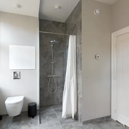 아파트 Large 4 Bedroom With Balcony & Bathtub In Cph 코펜하겐