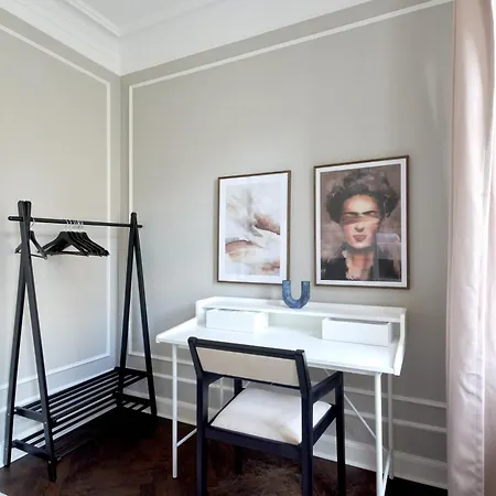 아파트 Large 4 Bedroom With Balcony & Bathtub In Cph *