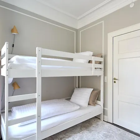Large 4 Bedroom With Balcony & Bathtub In Cph * 코펜하겐