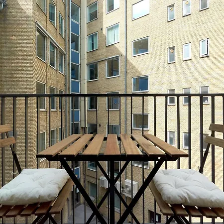 Large 4 Bedroom With Balcony & Bathtub In Cph 아파트