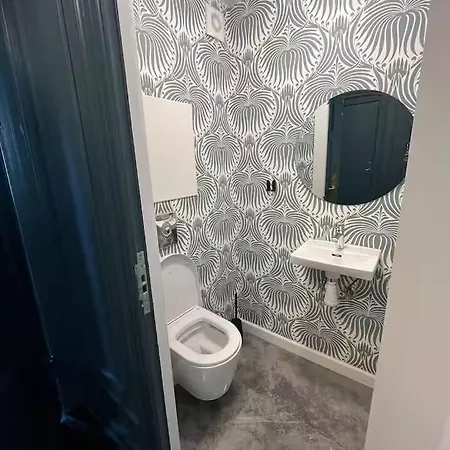 Large 4 Bedroom With Balcony & Bathtub In Cph *