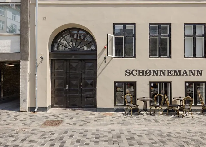 Large 4 Bedroom With Balcony & Bathtub In Cph * Копенгаген