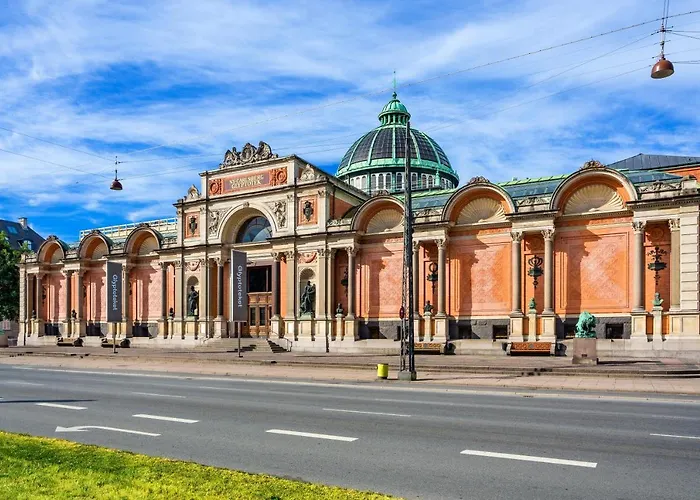 Large 4 Bedroom With Balcony & Bathtub In Cph *