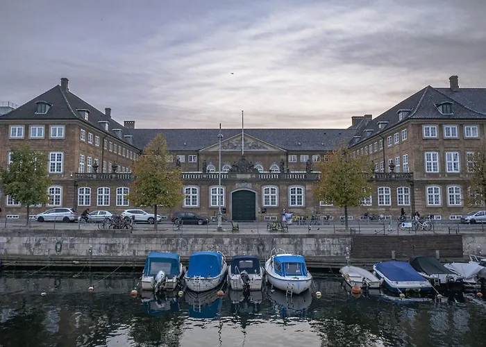 Апартаменты Large 4 Bedroom With Balcony & Bathtub In Cph Копенгаген