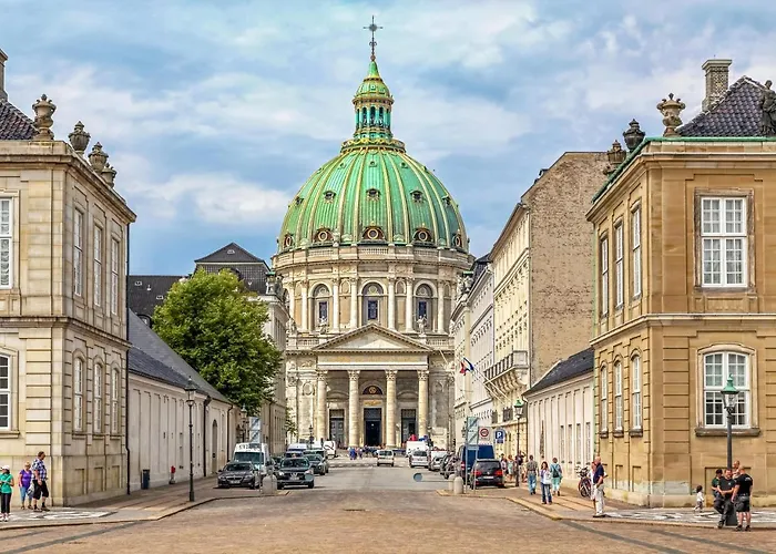 Large 4 Bedroom With Balcony & Bathtub In Cph Апартаменты