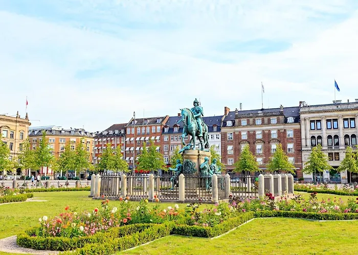 Large 4 Bedroom With Balcony & Bathtub In Cph