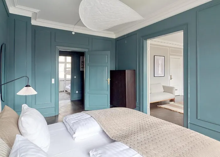 Large 4 Bedroom With Balcony & Bathtub In Cph