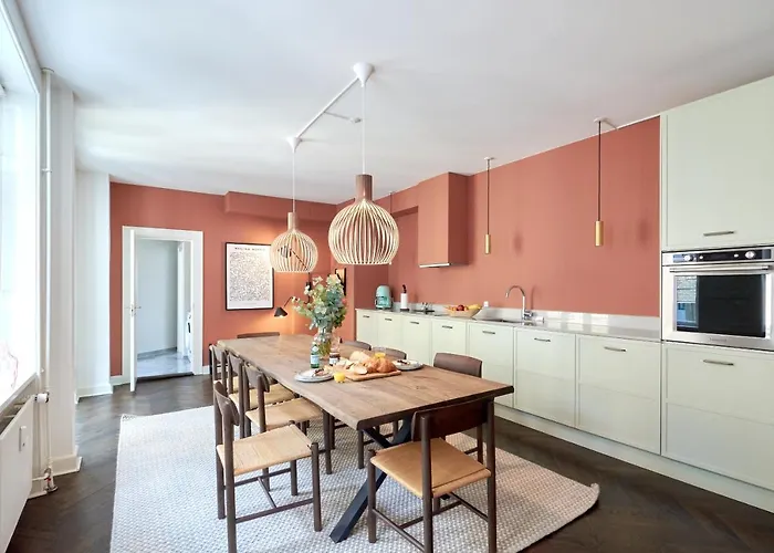 Large 4 Bedroom With Balcony & Bathtub In Cph