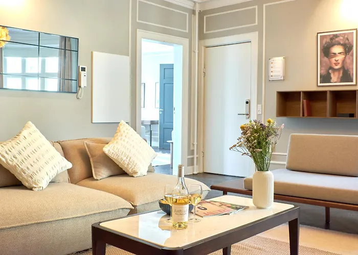 Large 4 Bedroom With Balcony & Bathtub In Cph Апартаменты