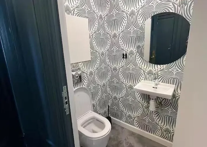 Large 4 Bedroom With Balcony & Bathtub In Cph *