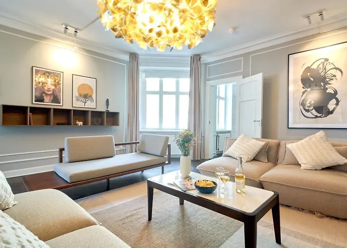 Large 4 Bedroom With Balcony & Bathtub In Cph *